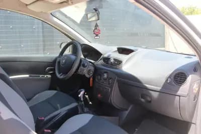 Vendo Renault Clio 2009 - 4300 EUR, 219000 km - AUTO.MOTO.pt