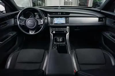 Vendo Jaguar XF 2017 - 24990 EUR, 145800 km - AUTO.MOTO.pt
