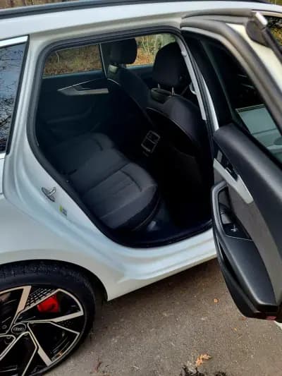 Vendo Audi A4 Avant 2017 - 22990 EUR, 183300 km - AUTO.MOTO.pt