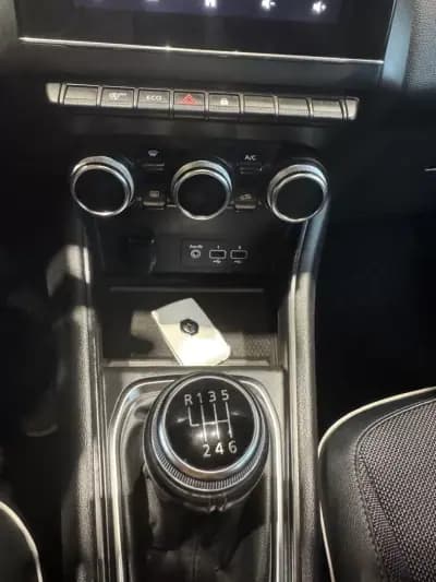 Vendo Renault Captur 2021 - 19250 EUR, 93431 km - AUTO.MOTO.pt