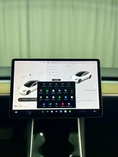 Vendo Tesla Model 3 2019 - 17999 EUR, 166200 km - AUTO.MOTO.pt