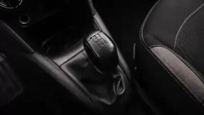 Vendo Peugeot 208 2015 - 9500 EUR, 210000 km - AUTO.MOTO.pt