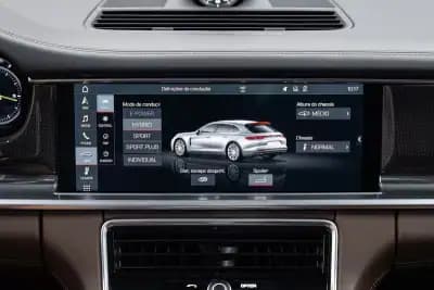 Sell Porsche Panamera Sport Turismo 2018 - 69950 EUR, 133000 km - AUTO.MOTO.pt