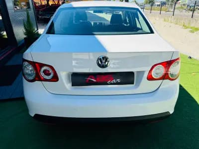 Vendo Volkswagen Jetta 2010 - 8000 EUR, 170000 km - AUTO.MOTO.pt