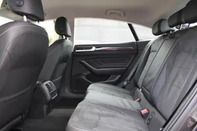 Vendo Volkswagen Arteon 2021 - 25990 EUR, 155000 km - AUTO.MOTO.pt