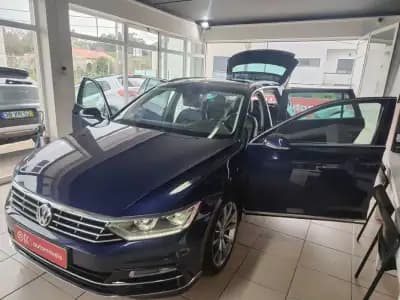 Vendo Volkswagen Passat Variant 2018 - 21990 EUR, 137500 km - AUTO.MOTO.pt