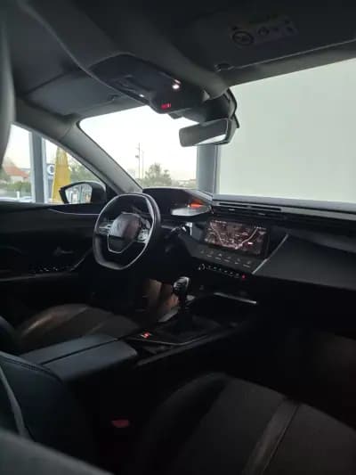 Vendo Peugeot 308 2022 - 22650 EUR, 61135 km - AUTO.MOTO.pt