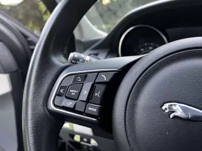 Sell Jaguar E-Pace 2018 - 29750 EUR, 77000 km - AUTO.MOTO.pt