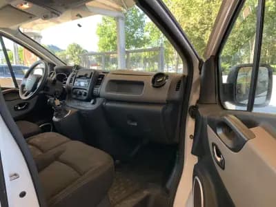 Sell Nissan NV300 2017 - 13500 EUR, 203327 km - AUTO.MOTO.pt