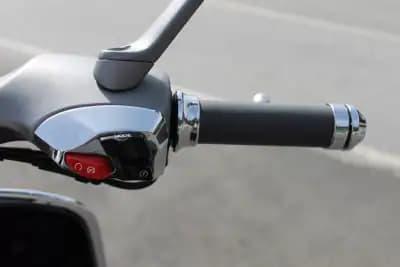 Sell Piaggio Vespa 2013 - 11000 EUR, 2700 km - AUTO.MOTO.pt