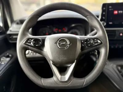 Vendo Opel Combo 2023 - 17950 EUR, 66000 km - AUTO.MOTO.pt