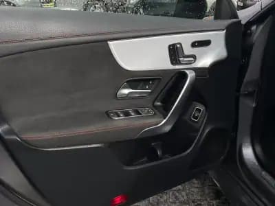 Sell Mercedes-Benz CLA 180 2020 - 25400 EUR, 176284 km - AUTO.MOTO.pt