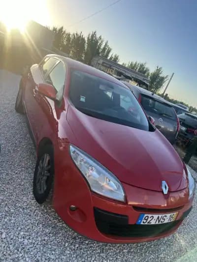 Vendo Renault Mégane 2010 - 4999 EUR, 338000 km - AUTO.MOTO.pt