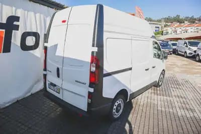 Vendo Renault 2018 - 17680 EUR, 154920 km - AUTO.MOTO.pt