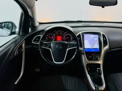 Vendo Opel Astra Sports Tourer 2011 - 6250 EUR, 235000 km - AUTO.MOTO.pt