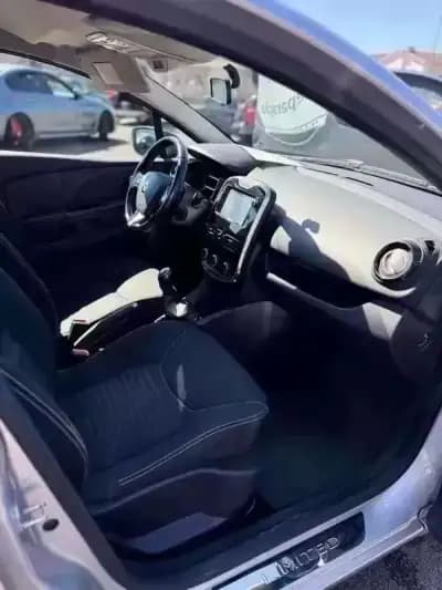 Sell Renault Clio 2016 - 8750 EUR, 163500 km - AUTO.MOTO.pt