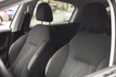 Vendo Peugeot 208 2014 - 7900 EUR, 203000 km - AUTO.MOTO.pt