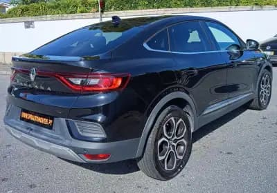 Vendo Renault Arkana 2023 - 24490 EUR, 47472 km - AUTO.MOTO.pt