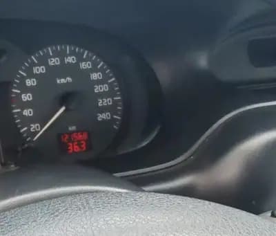 Vendo Renault Mégane 2000 - 3900 EUR, 121580 km - AUTO.MOTO.pt