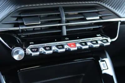 Sell Peugeot 2008 2024 - 22900 EUR, 1 km - AUTO.MOTO.pt