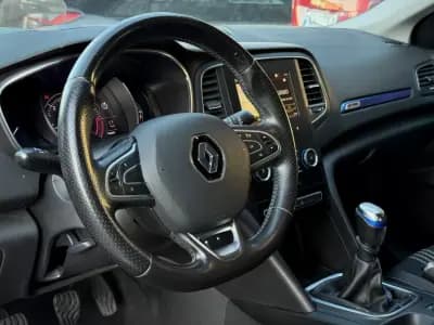 Sell Renault Mégane Sport Tourer 2018 - 15950 EUR, 122000 km - AUTO.MOTO.pt