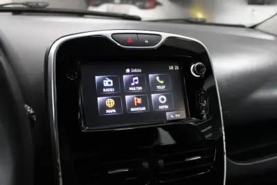 Sell Renault Clio 2015 - 7900 EUR, 146950 km - AUTO.MOTO.pt