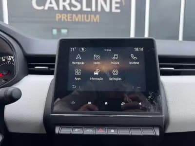 Vendo Renault Clio 2023 - 14490 EUR, 58773 km - AUTO.MOTO.pt