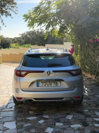 Vendo Renault Mégane 2018 - 16900 EUR, 102599 km - AUTO.MOTO.pt