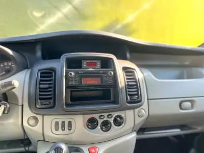 Vendo Opel Vivaro 2014 - 10990 EUR, 322000 km - AUTO.MOTO.pt