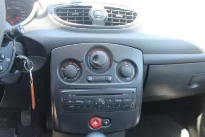 Vendo Renault Clio 2009 - 4300 EUR, 219000 km - AUTO.MOTO.pt