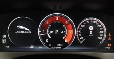 Sell Jaguar F-Pace 2018 - 33900 EUR, 70000 km - AUTO.MOTO.pt