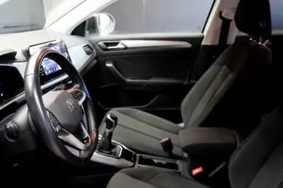 Vendo Volkswagen T-Roc 2023 - 21990 EUR, 70000 km - AUTO.MOTO.pt