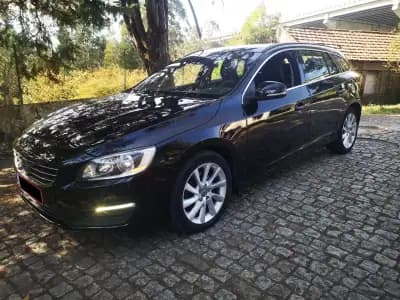Vendo Volvo V60 2014 - 11750 EUR, 270000 km - AUTO.MOTO.pt