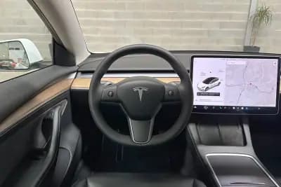 Vendo Tesla Model 3 2021 - 25450 EUR, 58710 km - AUTO.MOTO.pt