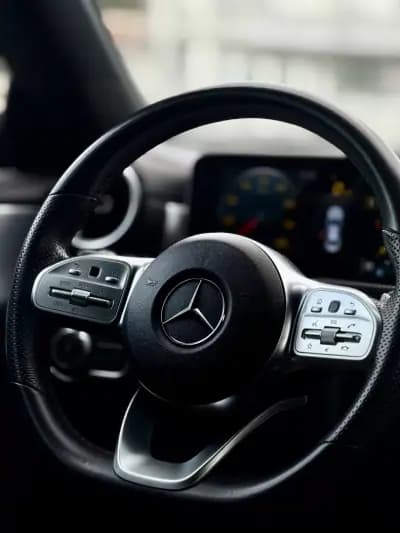 Vendo Mercedes-Benz CLA 180 2019 - 29950 EUR, 73000 km - AUTO.MOTO.pt