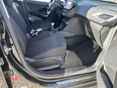 Vendo Peugeot 208 2016 - 9500 EUR, 133450 km - AUTO.MOTO.pt