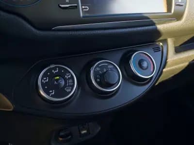 Vendo Toyota Yaris 2018 - 11990 EUR, 105000 km - AUTO.MOTO.pt