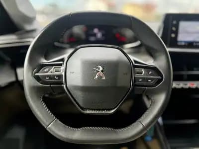 Vendo Peugeot 208 2022 - 15950 EUR, 71000 km - AUTO.MOTO.pt