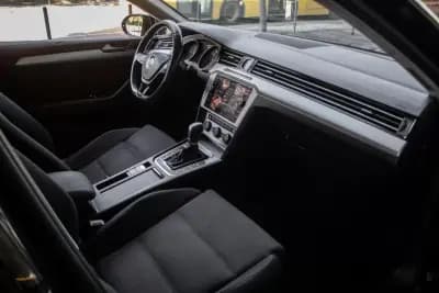 Sell Volkswagen Passat Variant 2017 - 10900 EUR, 290131 km - AUTO.MOTO.pt