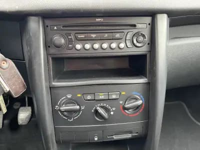 Vendo Peugeot 207 2009 - 5990 EUR, 180168 km - AUTO.MOTO.pt