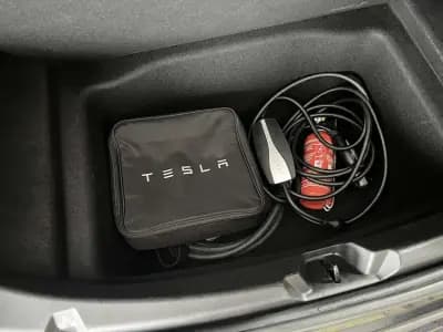 Vendo Tesla Model 3 2020 - 29700 EUR, 64646 km - AUTO.MOTO.pt