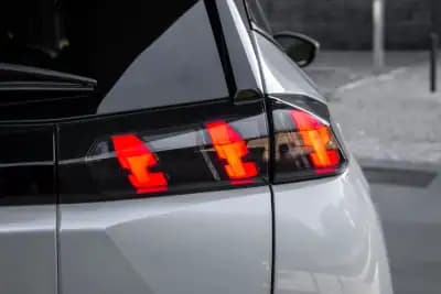 Vendo Peugeot 2008 2021 - 17990 EUR, 74657 km - AUTO.MOTO.pt