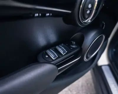 Vendo MINI Cooper 2015 - 19990 EUR, 135300 km - AUTO.MOTO.pt