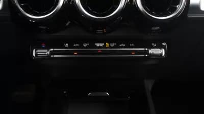 Vendo Mercedes-Benz GLB 180 2022 - 29900 EUR, 172000 km - AUTO.MOTO.pt