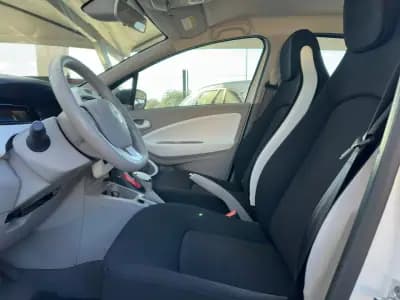 Vendo Renault Zoe 2019 - 16900 EUR, 25417 km - AUTO.MOTO.pt