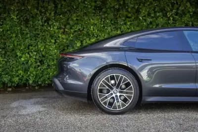 Sell Porsche Taycan 2021 - 59900 EUR, 61158 km - AUTO.MOTO.pt