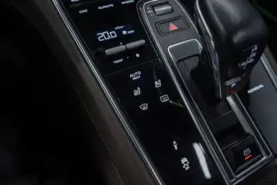 Sell Porsche Panamera Sport Turismo 2018 - 69950 EUR, 133000 km - AUTO.MOTO.pt