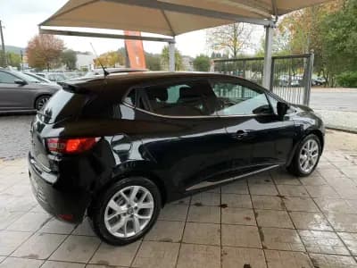Sell Renault Clio 2018 - 11950 EUR, 83388 km - AUTO.MOTO.pt