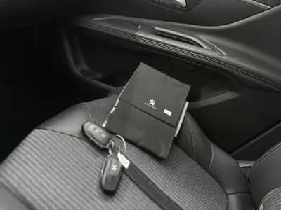 Vendo Peugeot 3008 2022 - 22900 EUR, 94000 km - AUTO.MOTO.pt