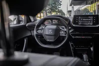 Vendo Peugeot 2008 2021 - 17990 EUR, 74657 km - AUTO.MOTO.pt